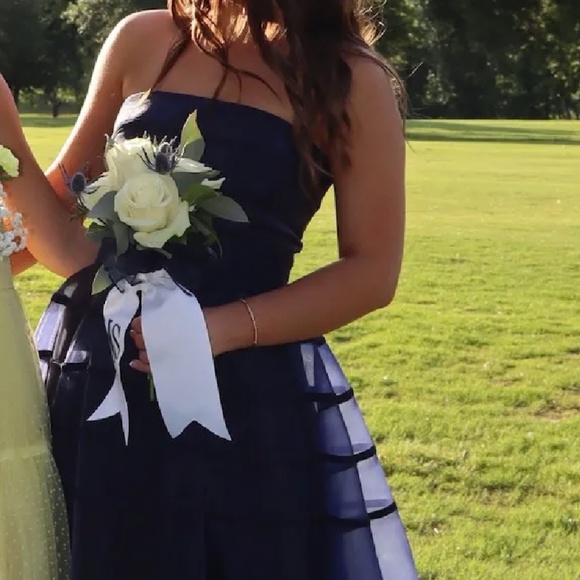 Hynes Park Dress - Picture 3 of 4